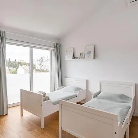 Enchanting Tailor Made Duplex ליסבון