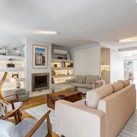 Enchanting Tailor Made Duplex ליסבון